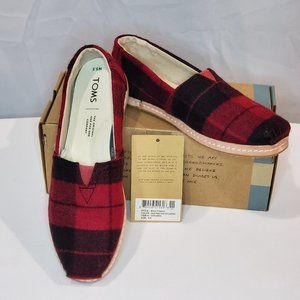 TOMS Classic Red Plaid Felt on Leather NWT 5.5